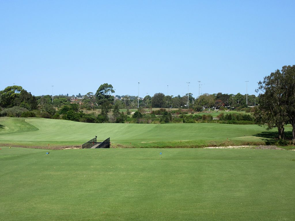 16th Hole at The Lakes Golf Club (433 Yard Par 4)